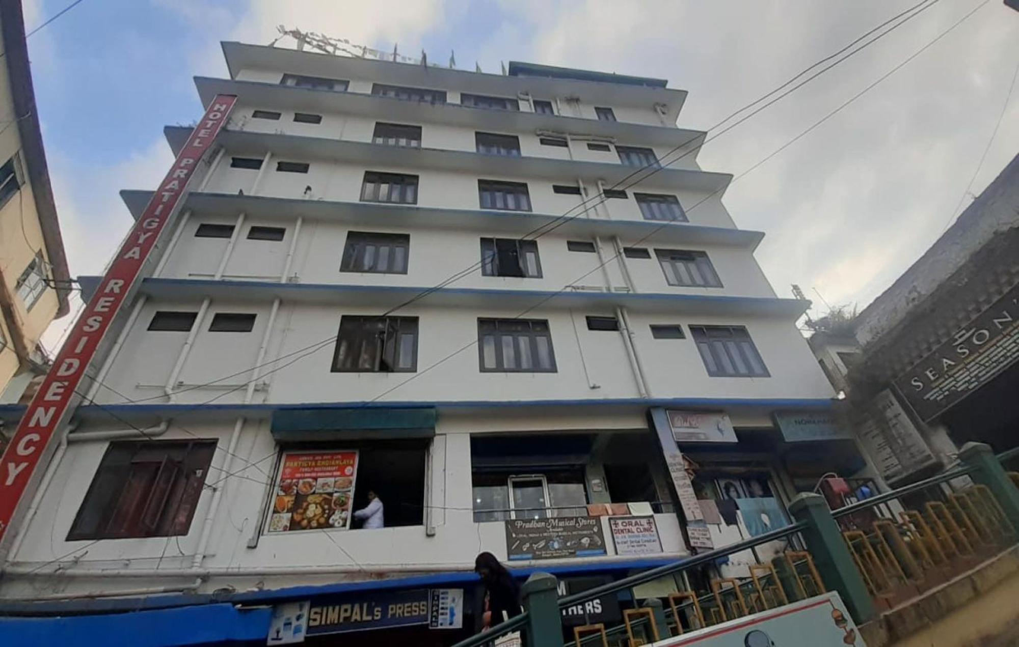 OYO 8272 Hotel Pratigya Residency Gangtok Bagian luar foto